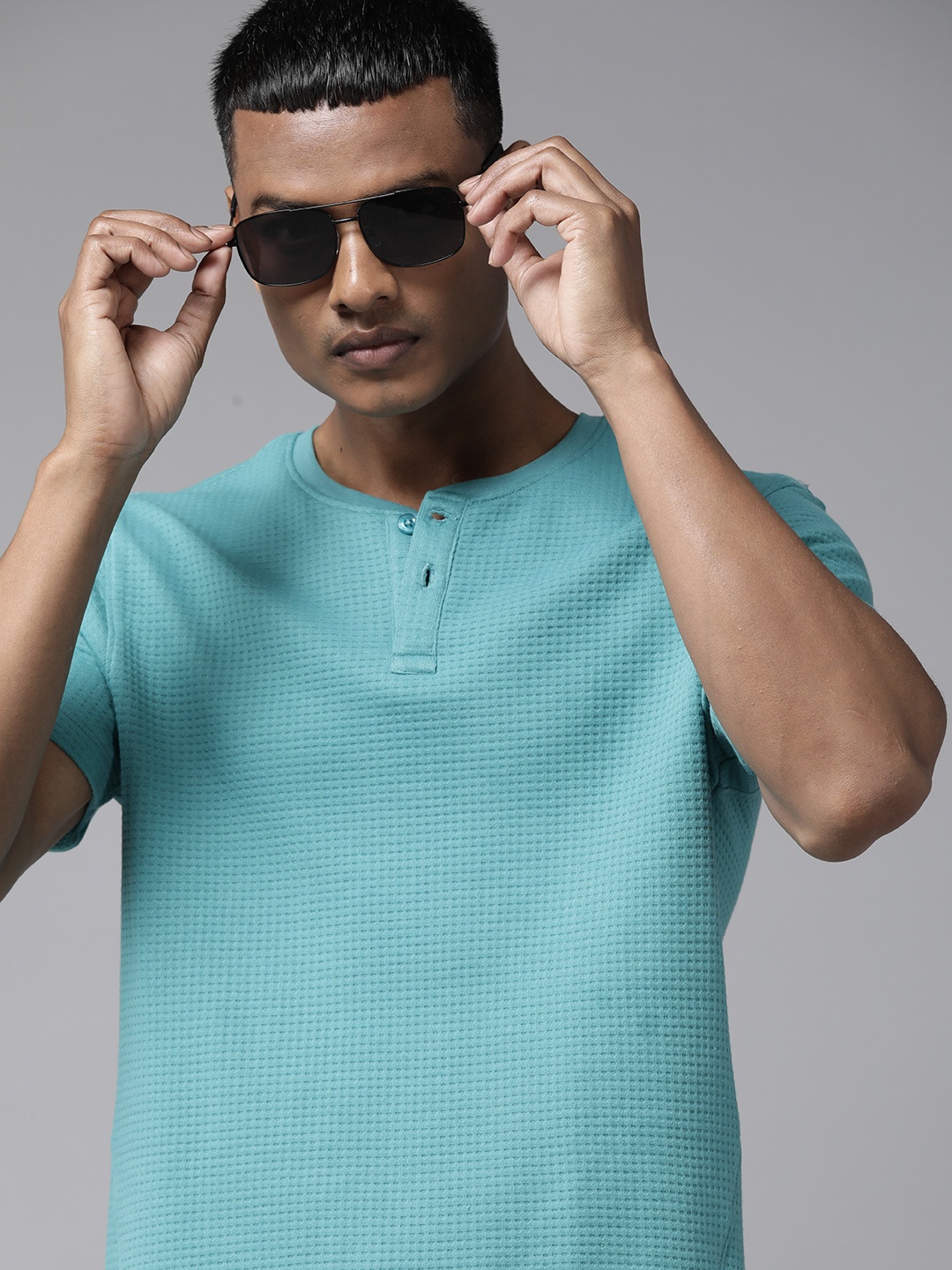 

The Roadster Lifestyle Co. Textured Regular Fit T-shirt, Turquoise blue