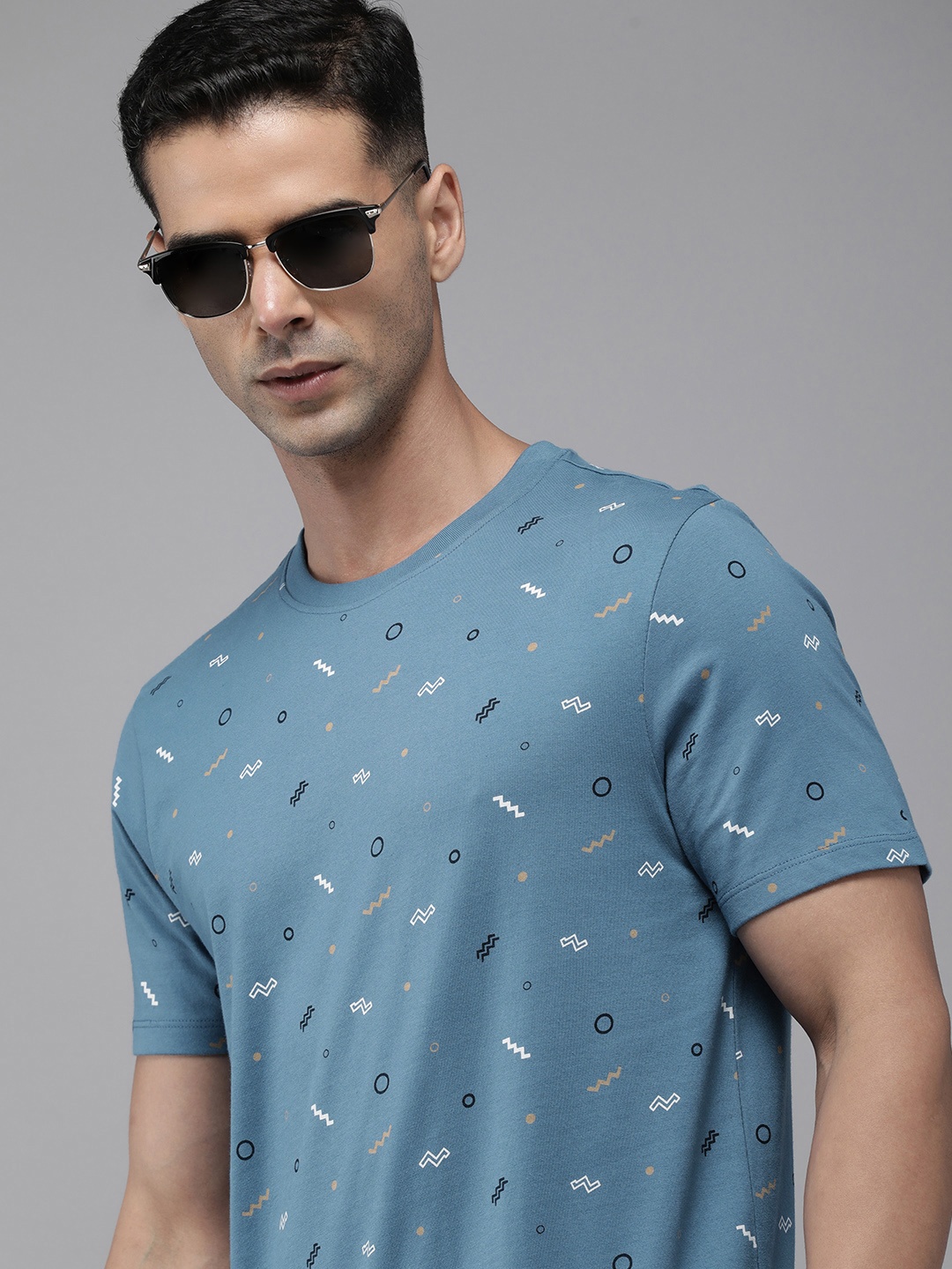 

The Roadster Lifestyle Co. Men Pure Cotton Geometric Printed Casual T-shirt, Blue