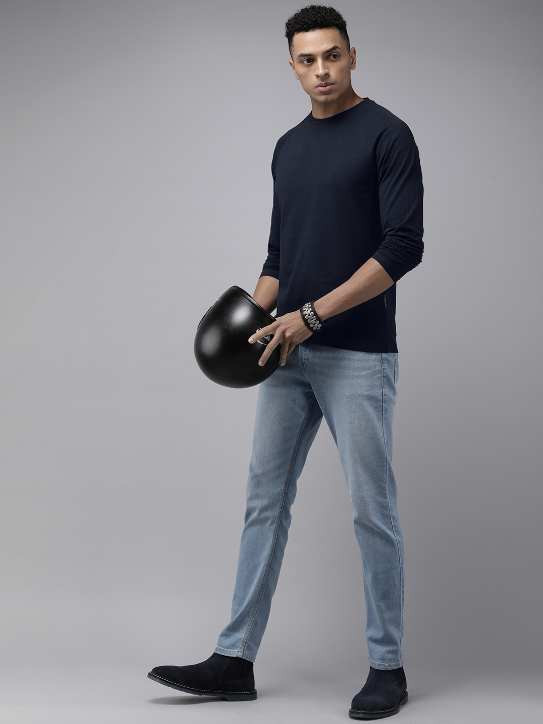 

The Roadster Lifestyle Co. Men Solid Pure Cotton T-shirt, Navy blue