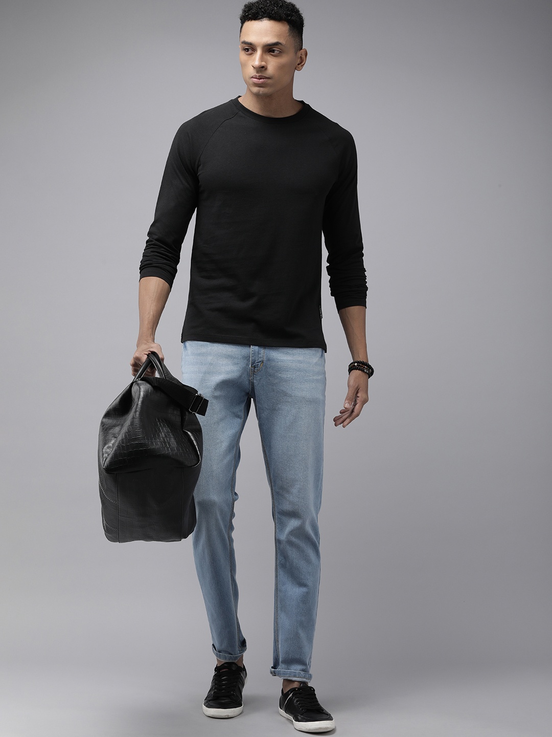 

The Roadster Lifestyle Co. Men Pure Cotton Solid Raglan Sleeves T-shirt, Black