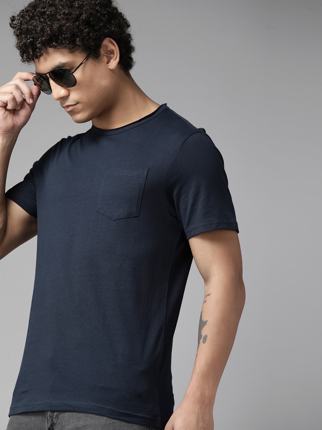 

The Roadster Lifestyle Co. Solid Pure Cotton Pocket T-shirt, Navy blue