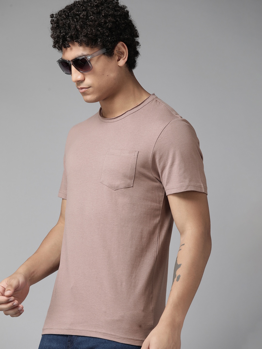 

The Roadster Lifestyle Co. Solid Pure Cotton Pocket T-shirt, Mauve