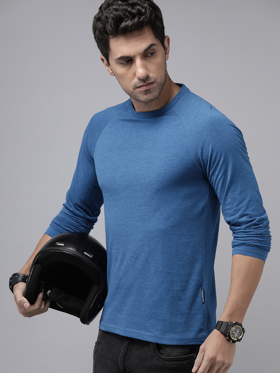 

The Roadster Lifestyle Co. Men Solid Round Neck T-shirt, Blue