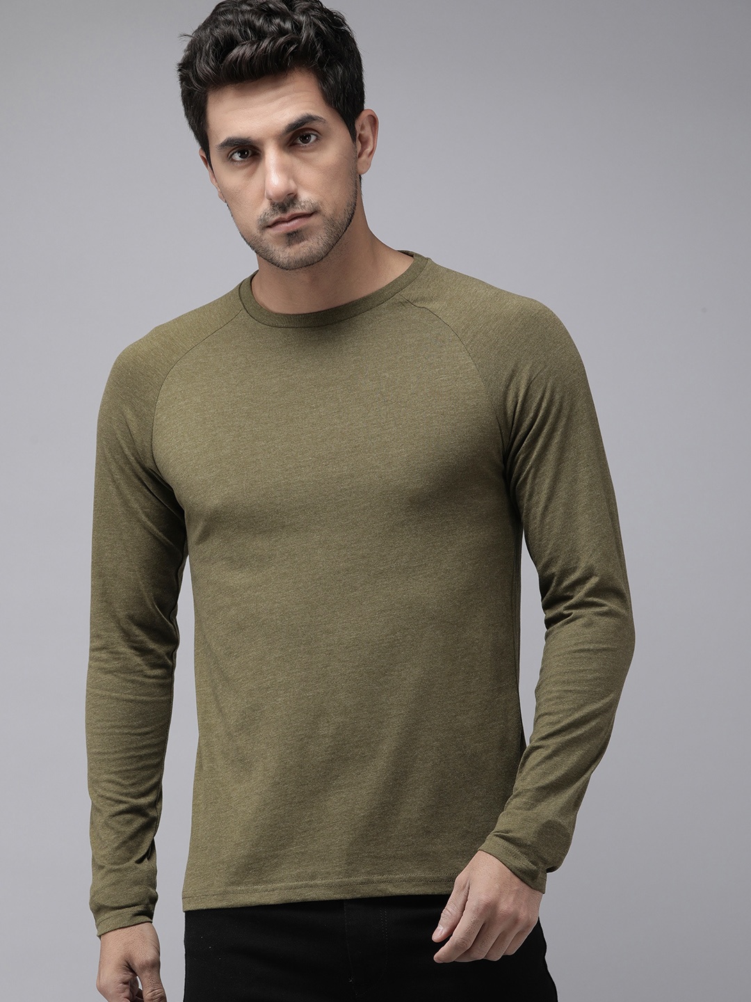

The Roadster Lifestyle Co. Men Solid Round Neck T-shirt, Olive