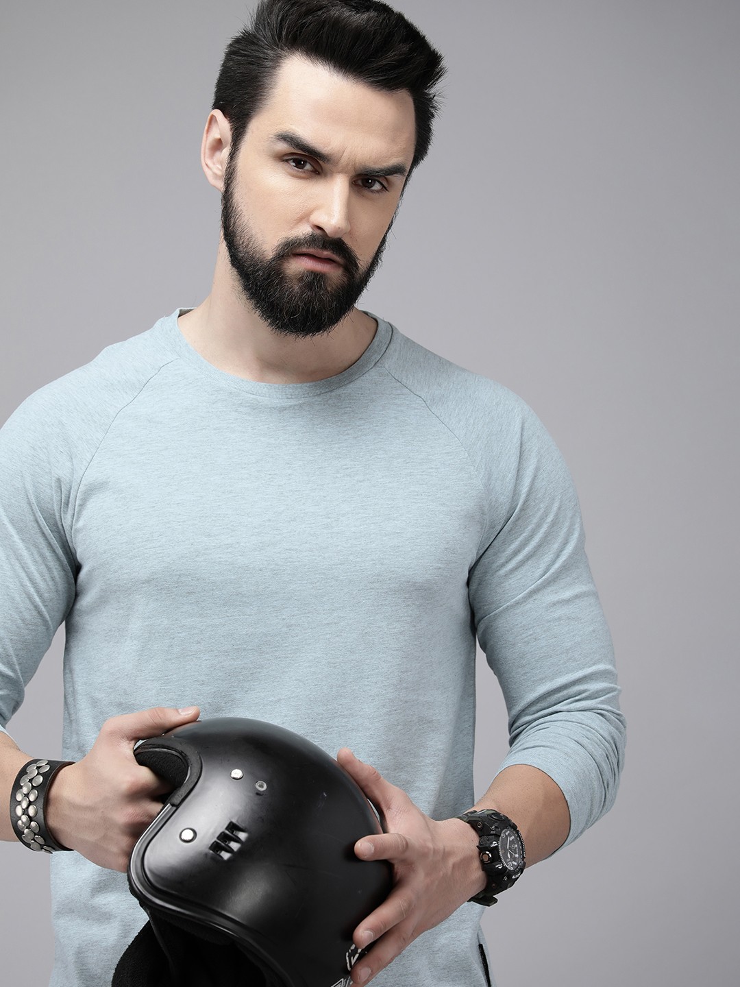

The Roadster Lifestyle Co. Men Solid Raglan Sleeves T-shirt, Grey melange