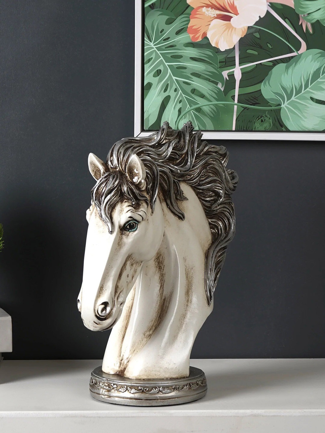 

THE ARTMENT White Textured Bohemian Mustang Table Showpieces, Silver