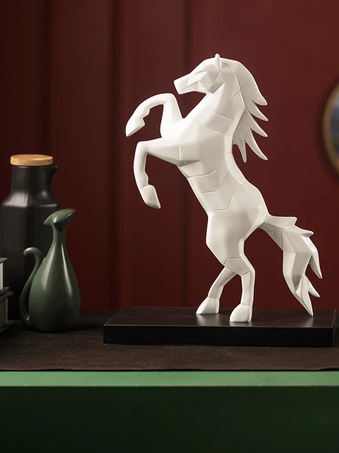 

THE ARTMENT White Majestic Stallion Showpiece