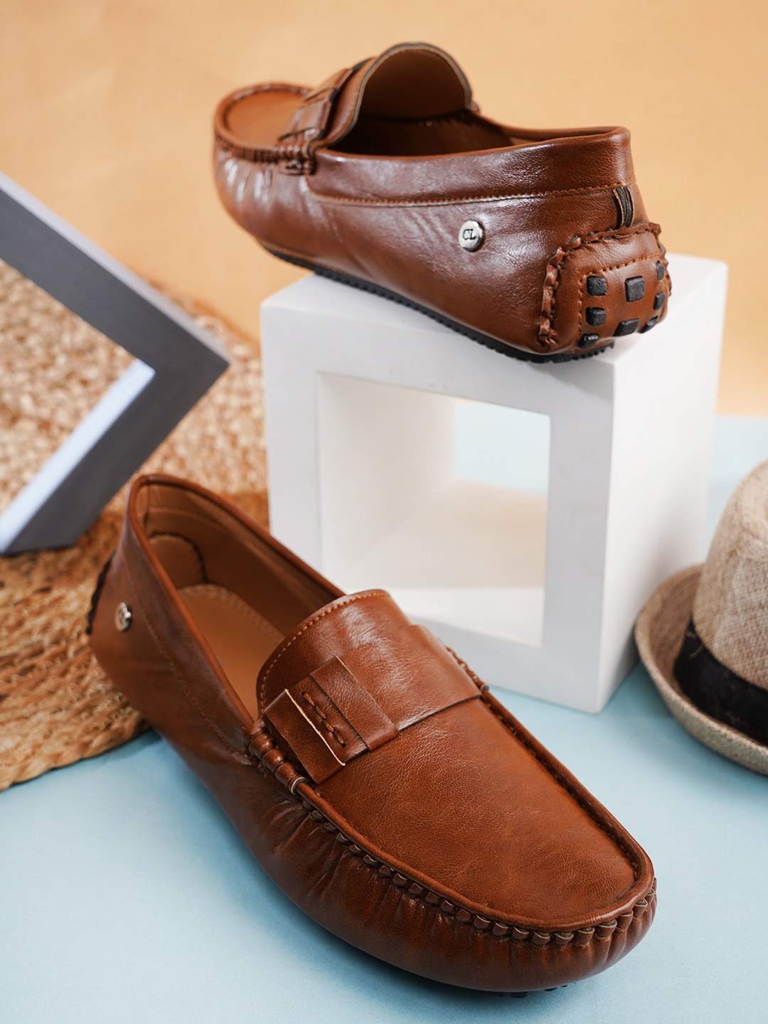 

Carlton London Men Textured Loafers, Tan