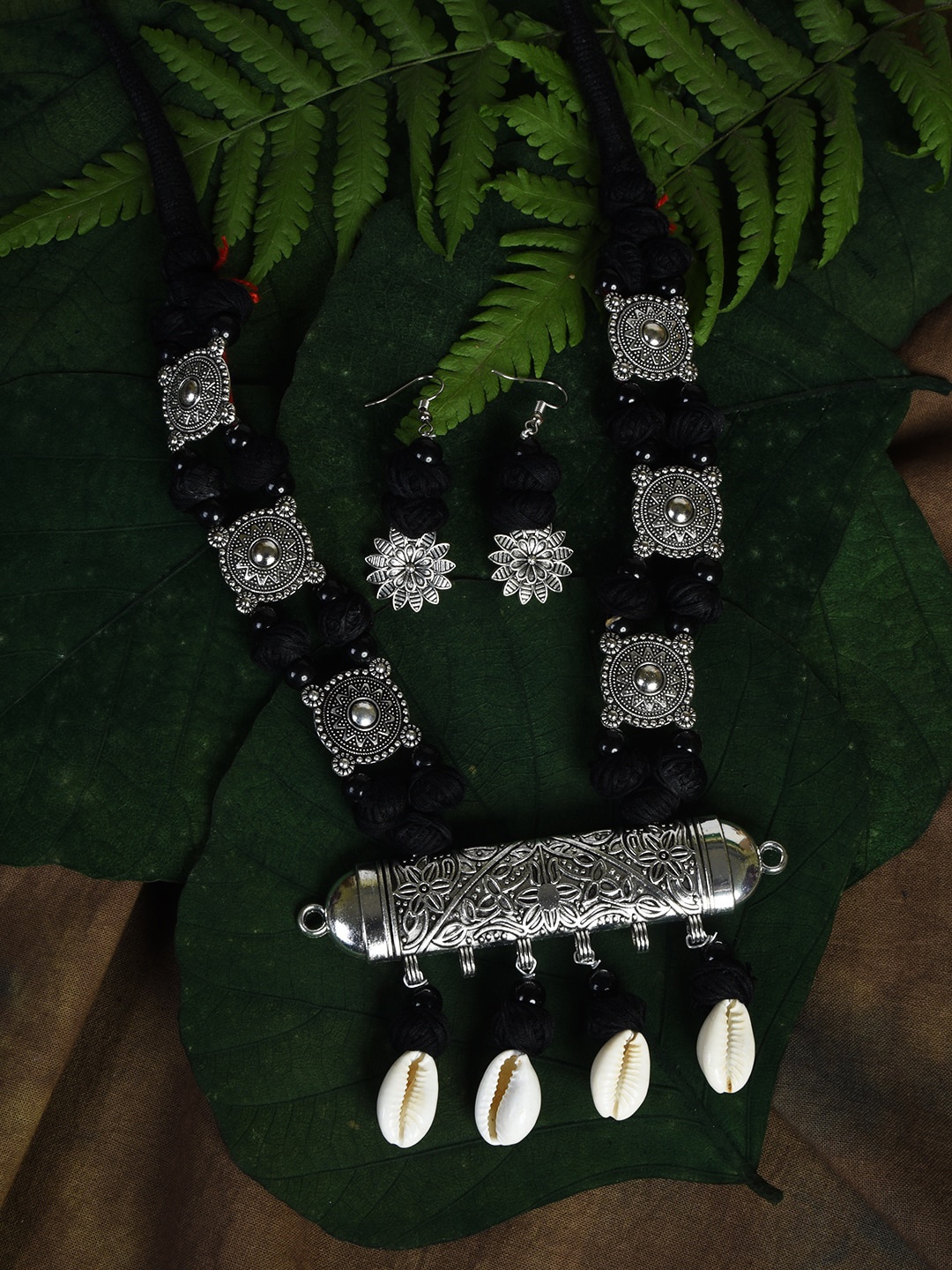 

HOUSE OF ARLI Silver-Plated Beads-Studded Jewellery Set