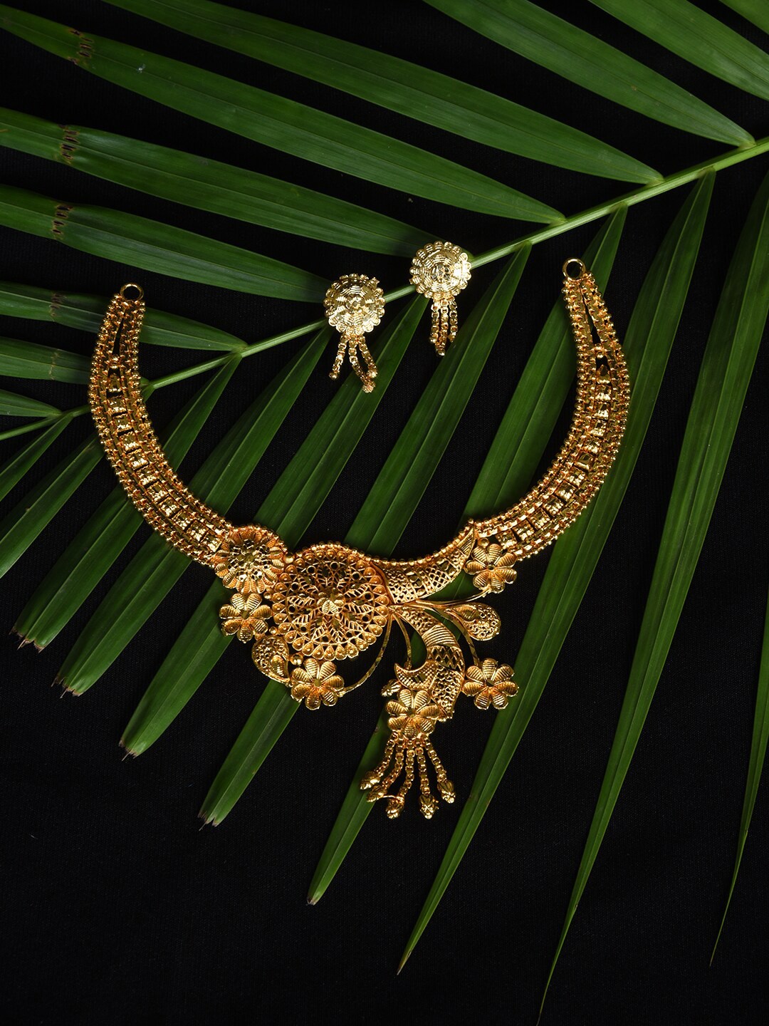 

HOUSE OF ARLI Gold-Plated Beads-Studded Jewellery Set