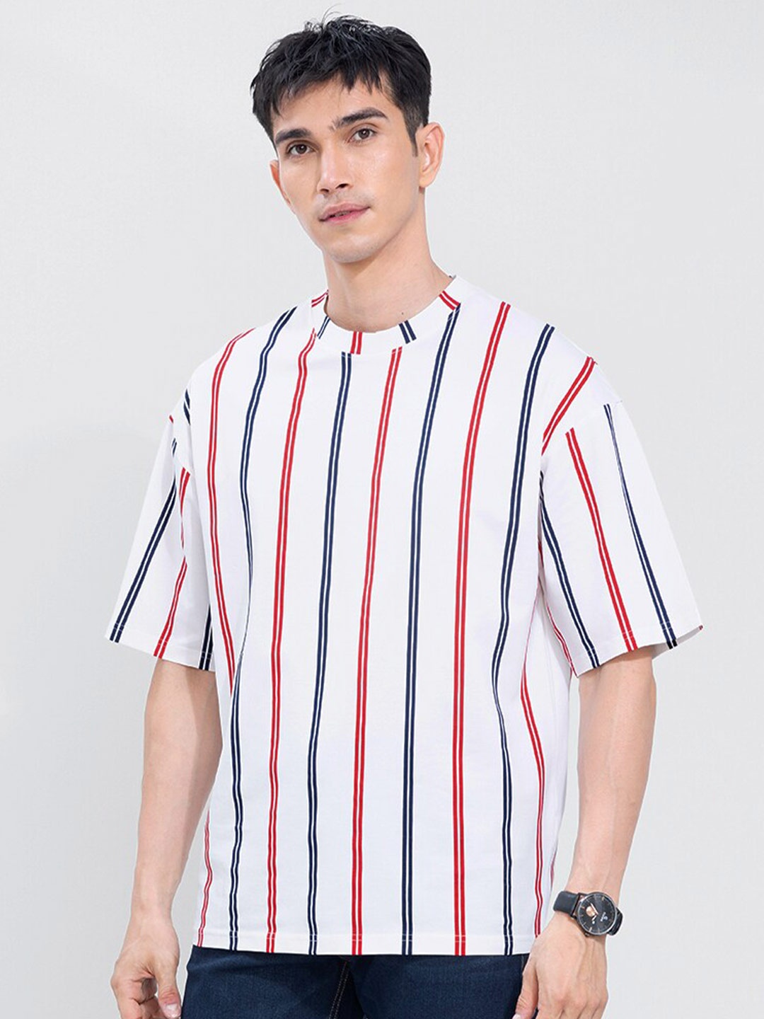 

Snitch Men Striped Drop-Shoulder Sleeves Boxy T-shirt, White