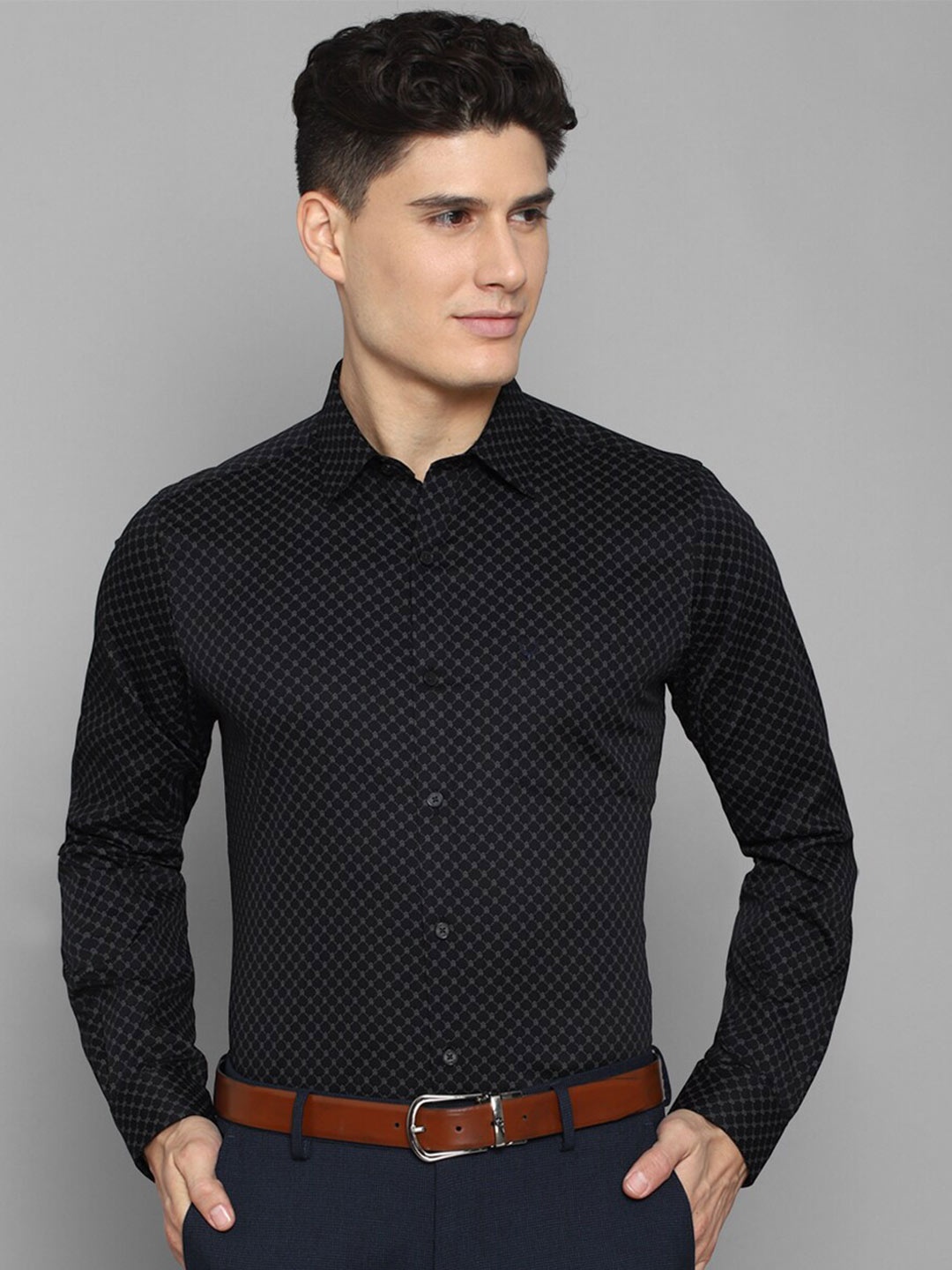 

Allen Solly Men Slim Fit Printed Formal Shirt, Black