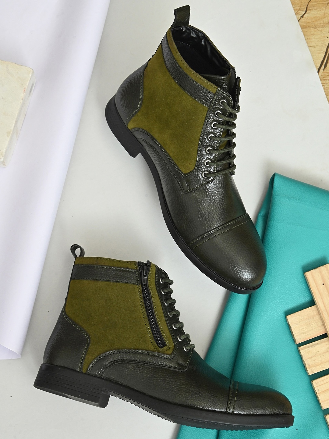 

Roadster Men Colourblocked Heeled Regular Boots, Olive