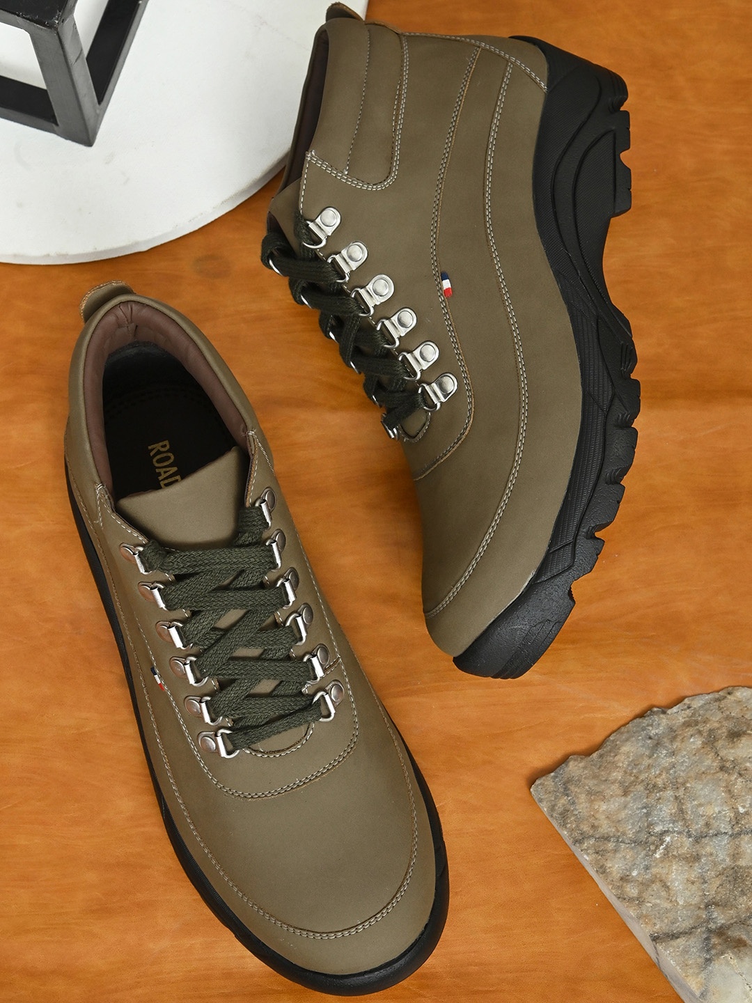 

Roadster Men Mid-Top Regular Boots, Olive
