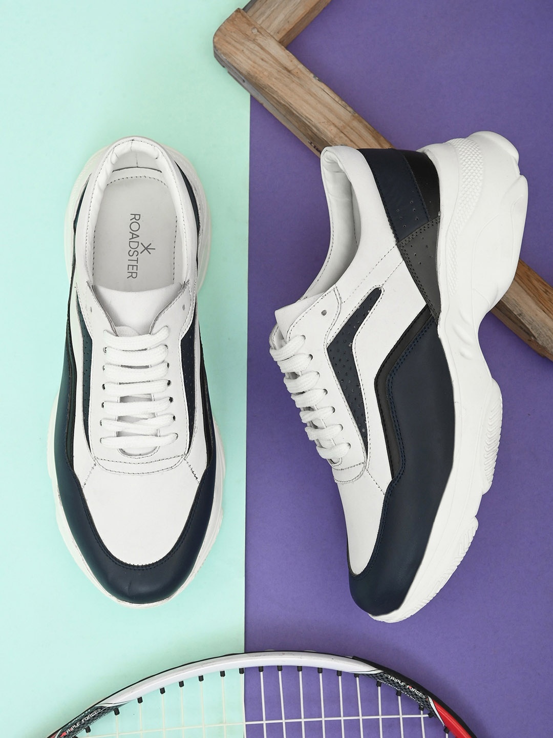 

Roadster Men Colourblocked Lightweight Sneakers, White