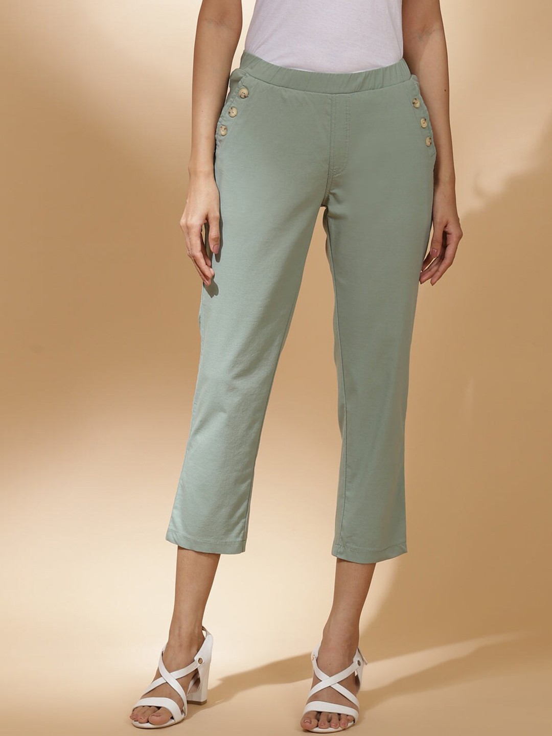 

Lakshita Women Slim Fit Capris, Green
