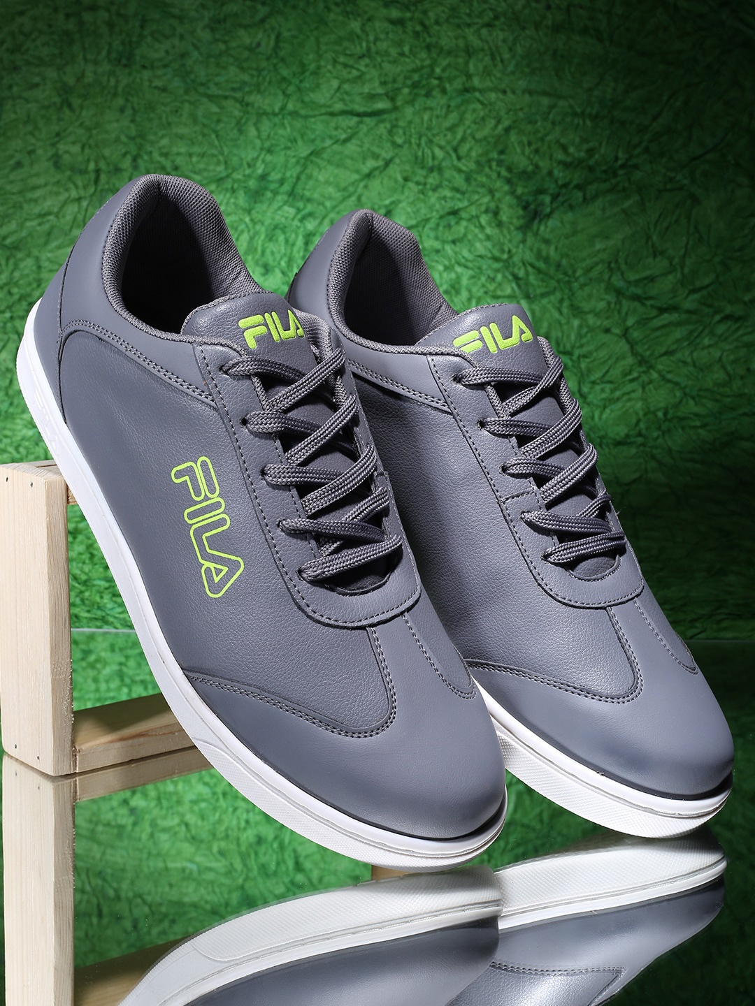 

FILA Men Printed Barton Sneakers, Grey