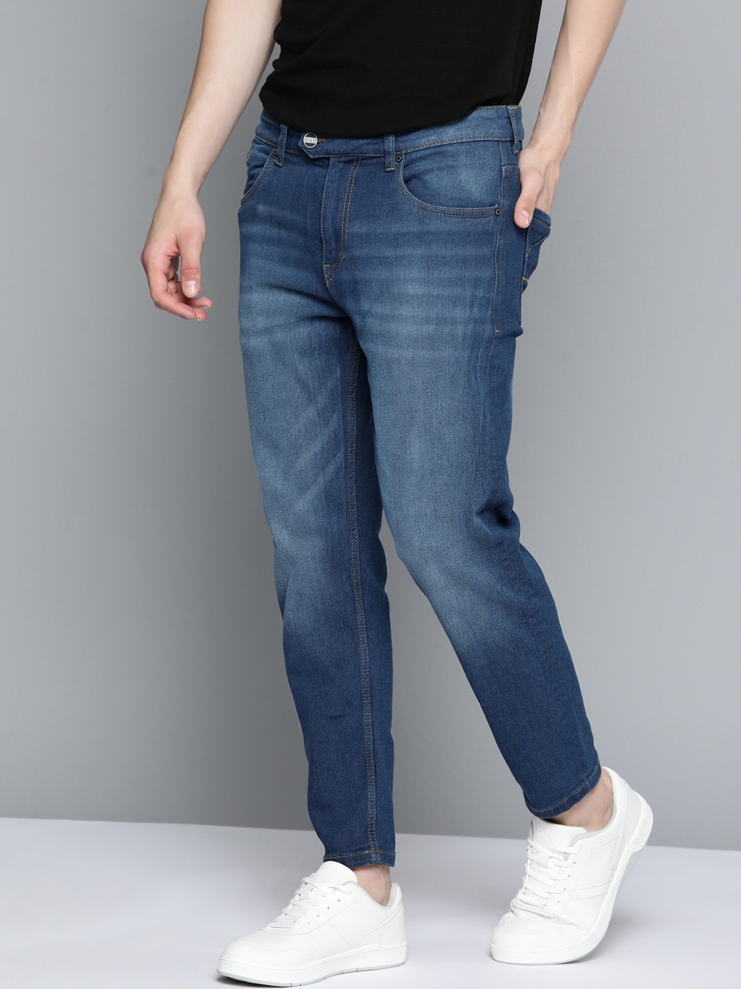 

Mast & Harbour Men Carrot Light Fade Stretchable Jeans, Navy blue