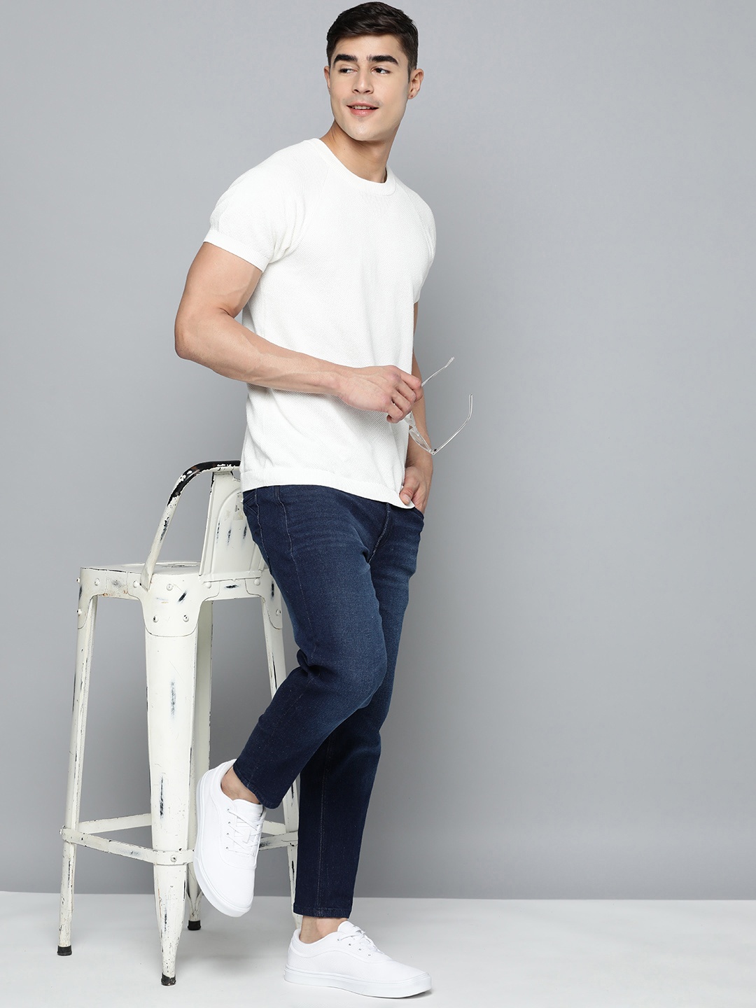 

Mast & Harbour Men Carrot Fit Light Fade Jeans, Navy blue