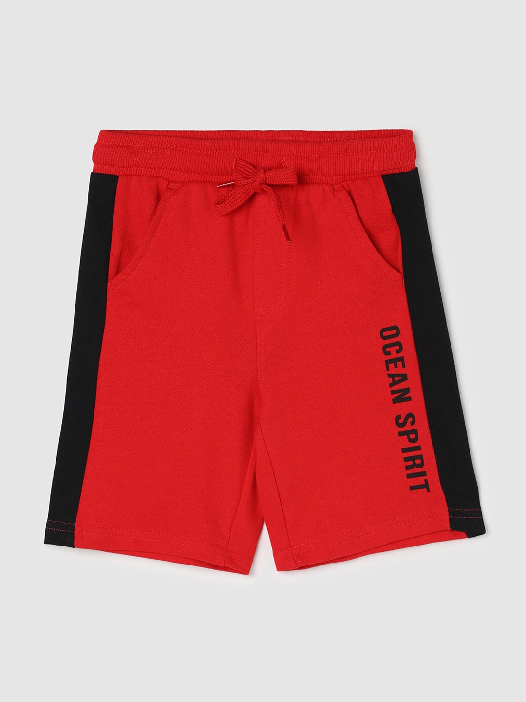 

max Boys Colourblocked Shorts, Red