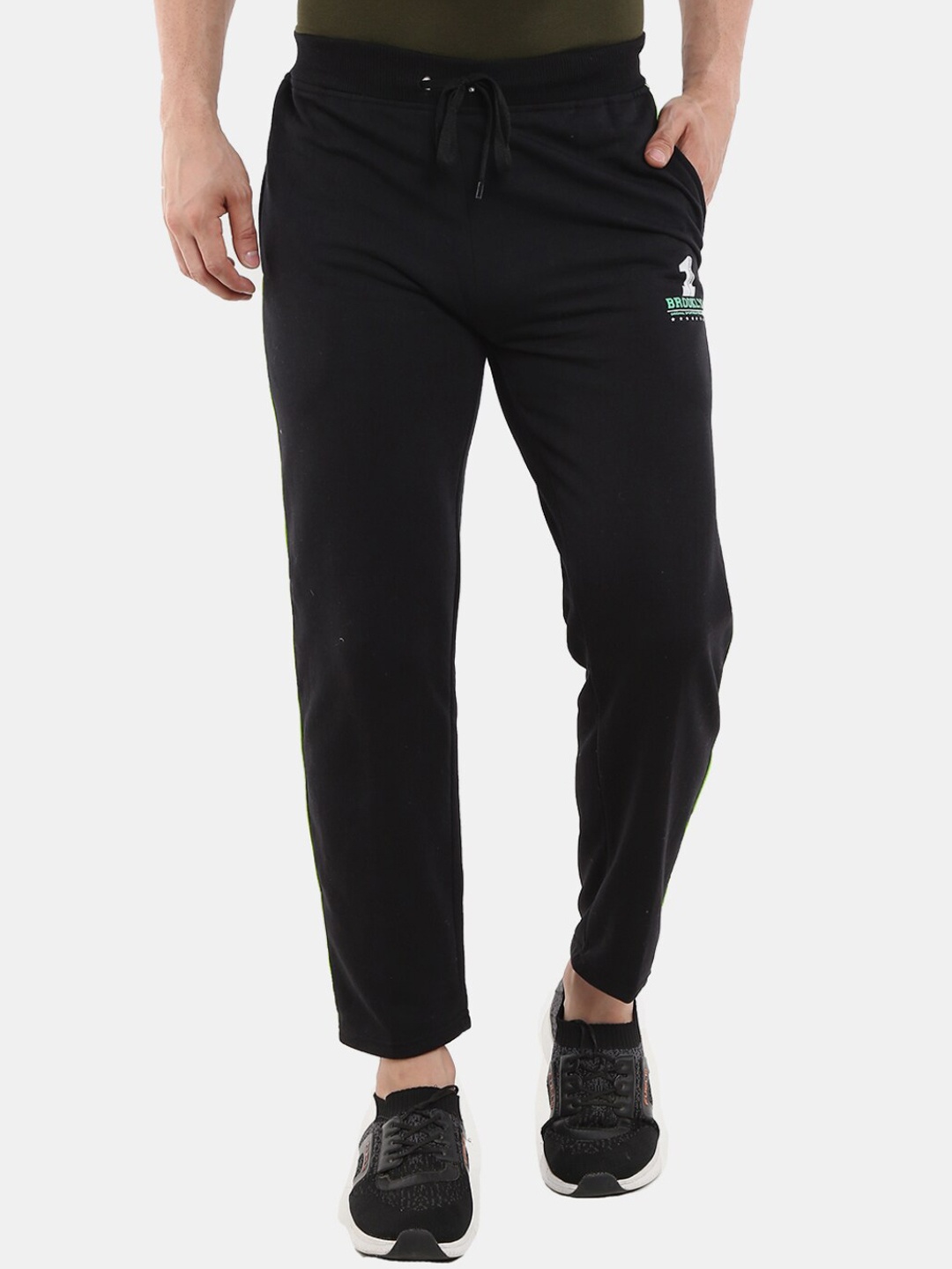

V-Mart Men Fleece Mid Rise Track Pants, Black