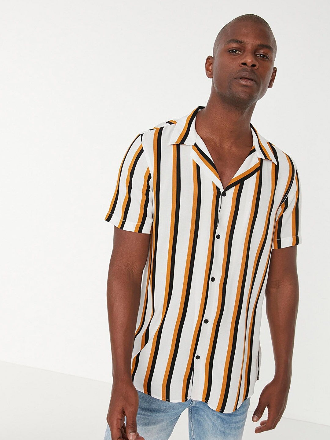 

Trendyol Men Striped Casual Shirt, Off white