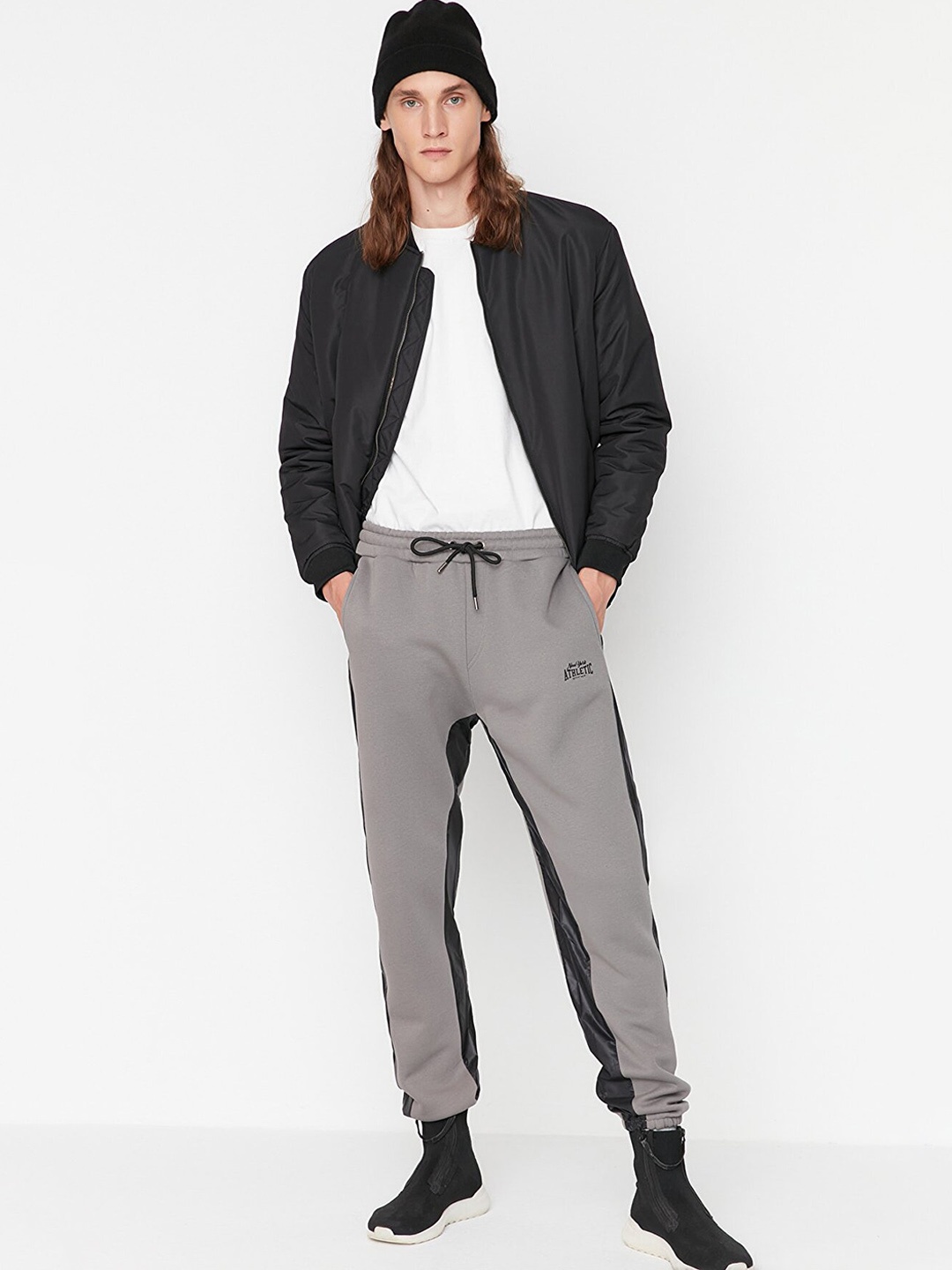 

Trendyol Men Low-Rise Joggers Trousers, Charcoal