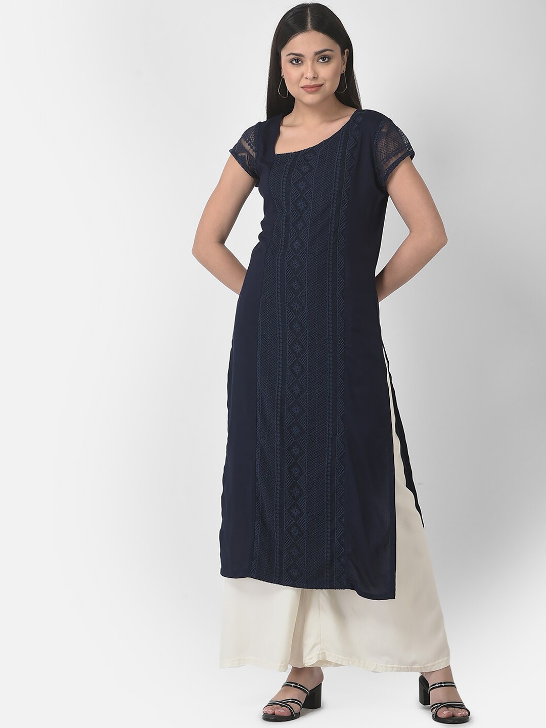 

Eavan Geometric Embroidered Indigo Kurta, Blue