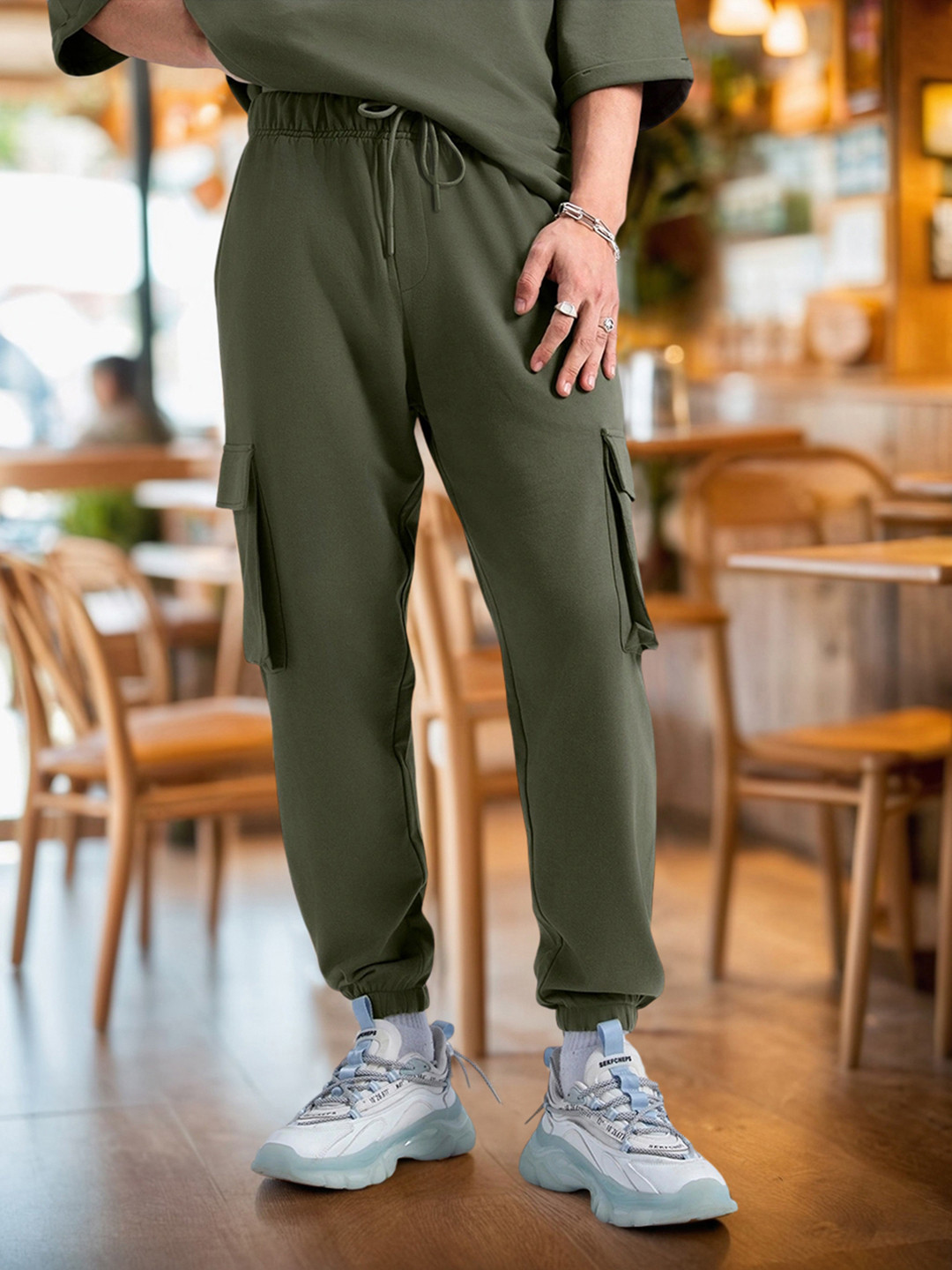 

Bewakoof Air 1.0 Men'S Oversized Cargo Joggers, Olive
