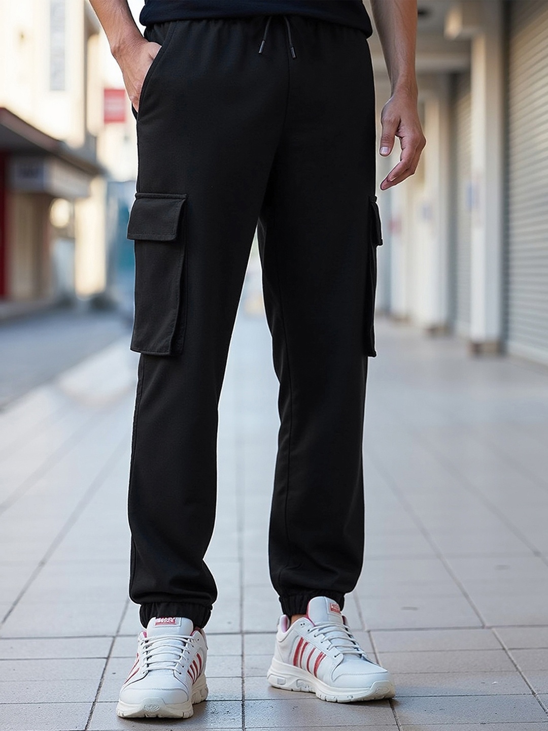 

Bewakoof Air 1.0 Men Oversized Cargo Joggers, Black