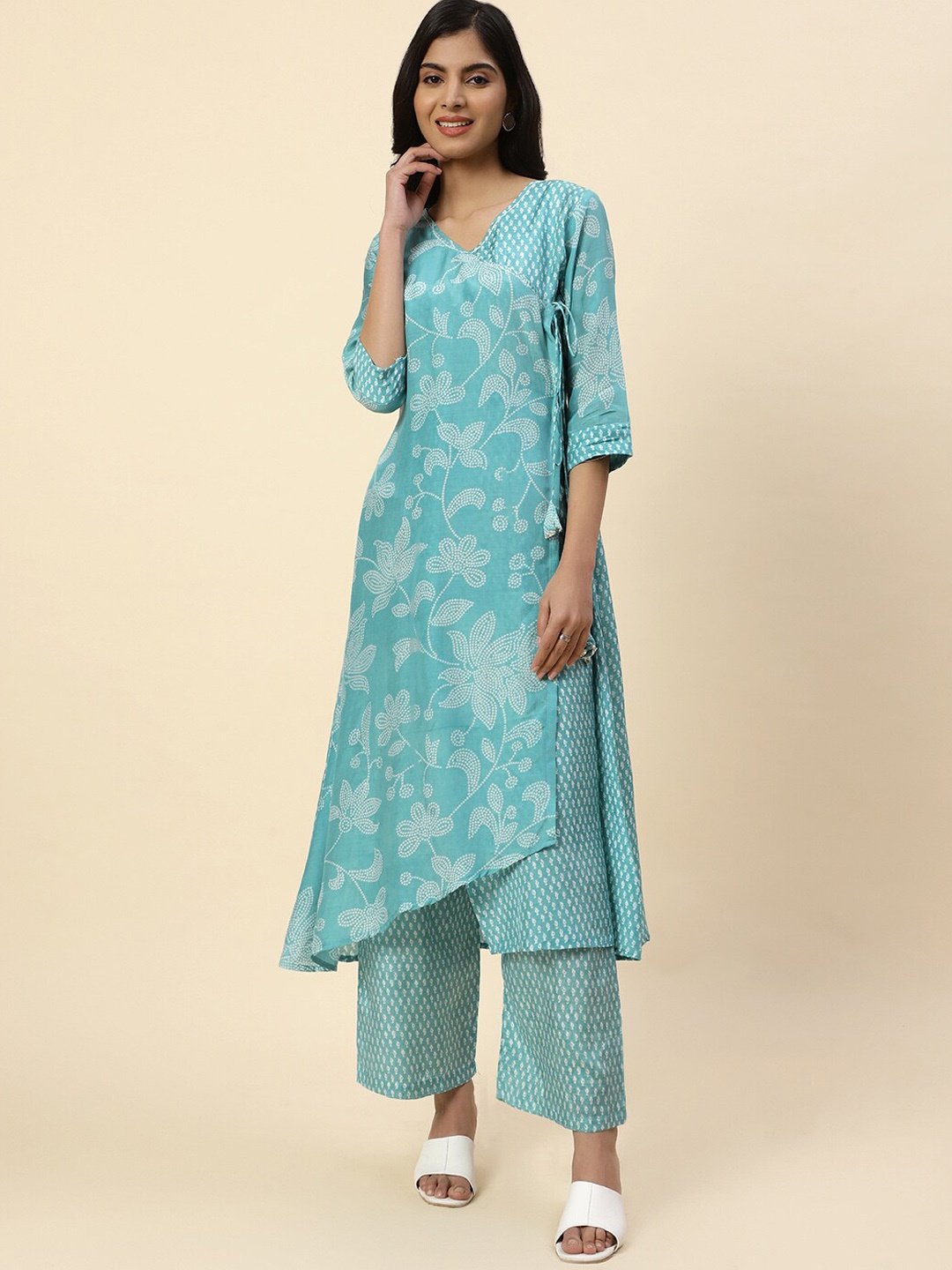 

Meena Bazaar Women Floral Printed Angrakha Kurta with Trousers, Turquoise blue