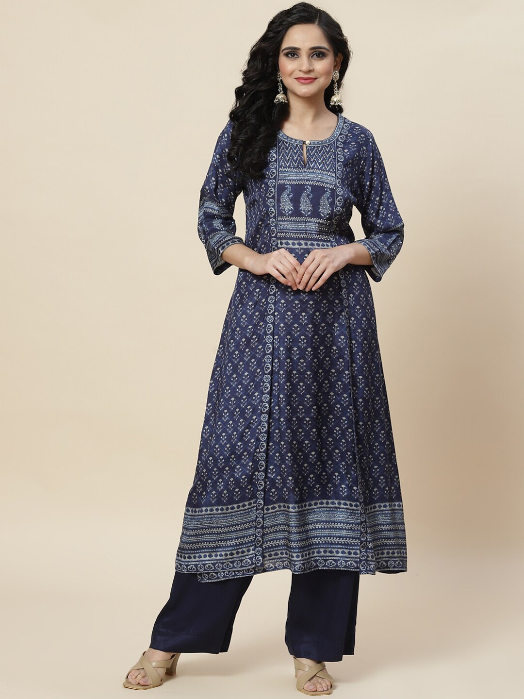 

Meena Bazaar Women Floral Printed Kurta with Palazzos, Navy blue