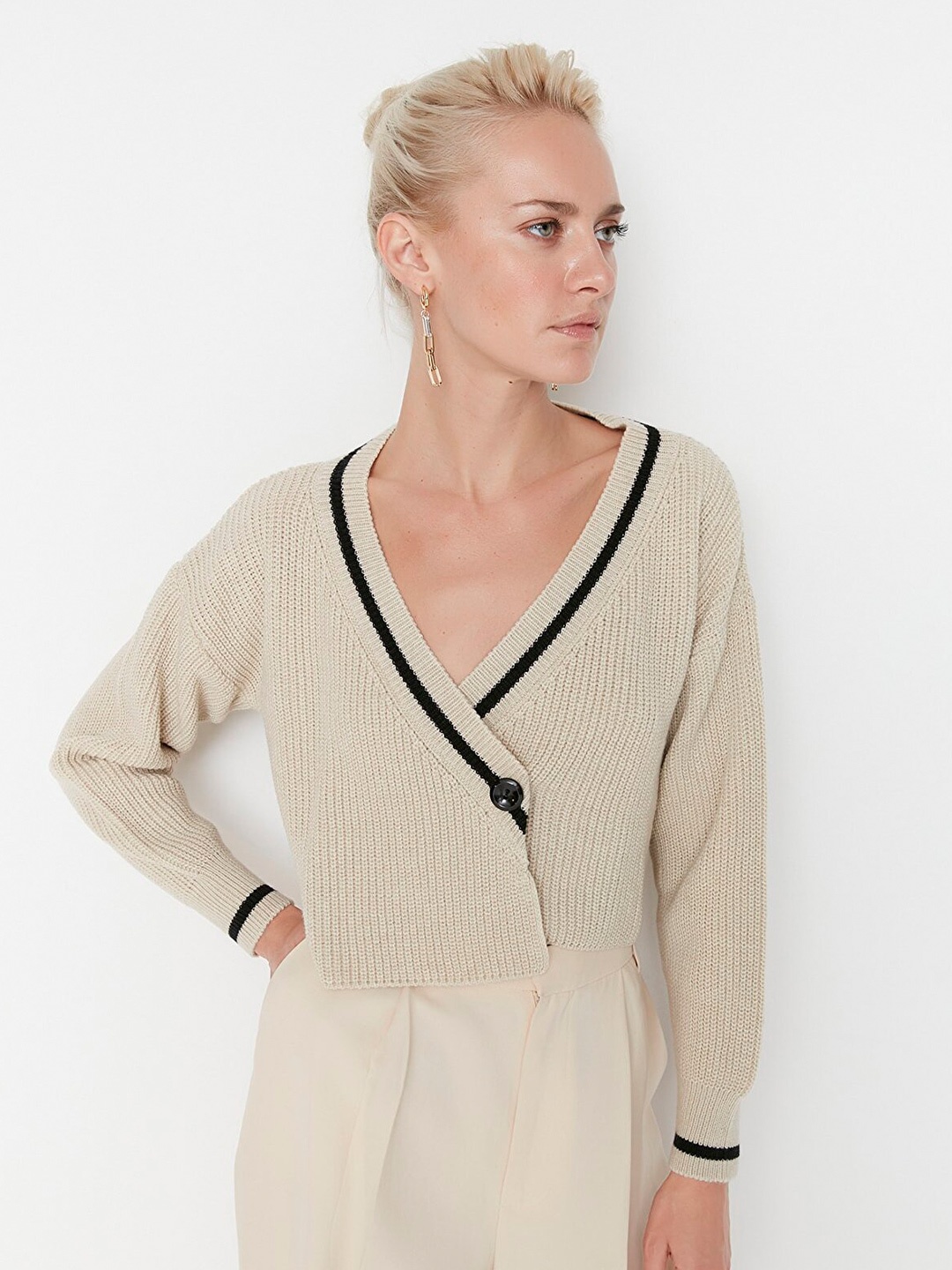 

Trendyol Women Ribbed Crop Acrylic Pullover Sweater, Beige