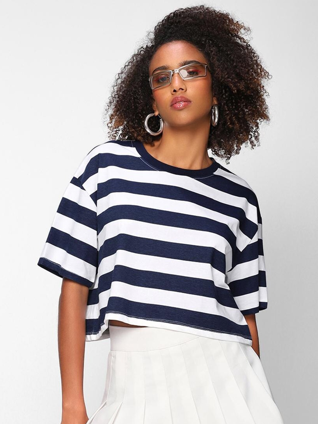 

Bewakoof Striped Loose T-shirt, White