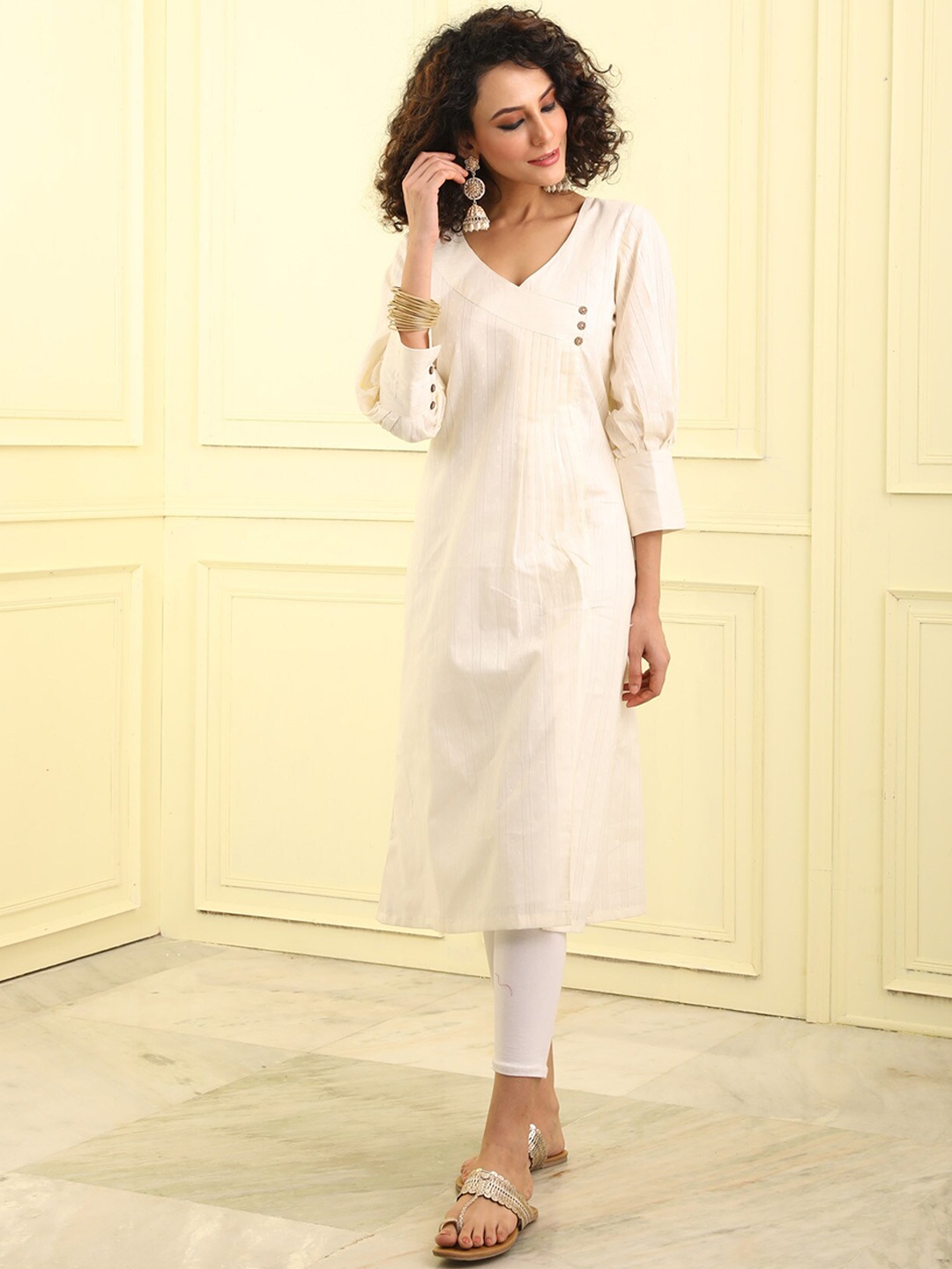 

BEATITUDE Women V-neck Cotton Kurta, Off white