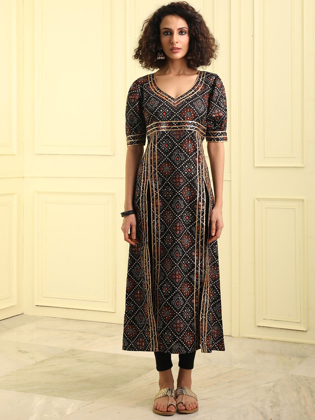 

BEATITUDE Women Bandhani Printed Gotta Patti Indie Prints Cotton Kurta, Black