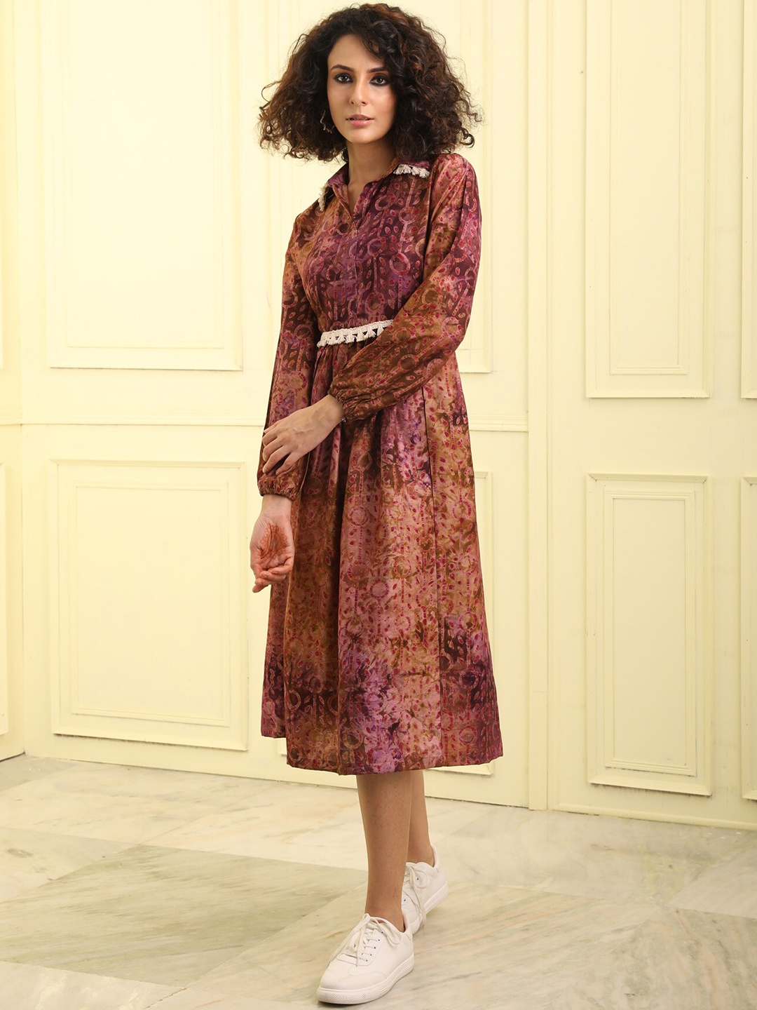 

BEATITUDE Women Floral Printed Thread Work Cotton Kurta, Brown
