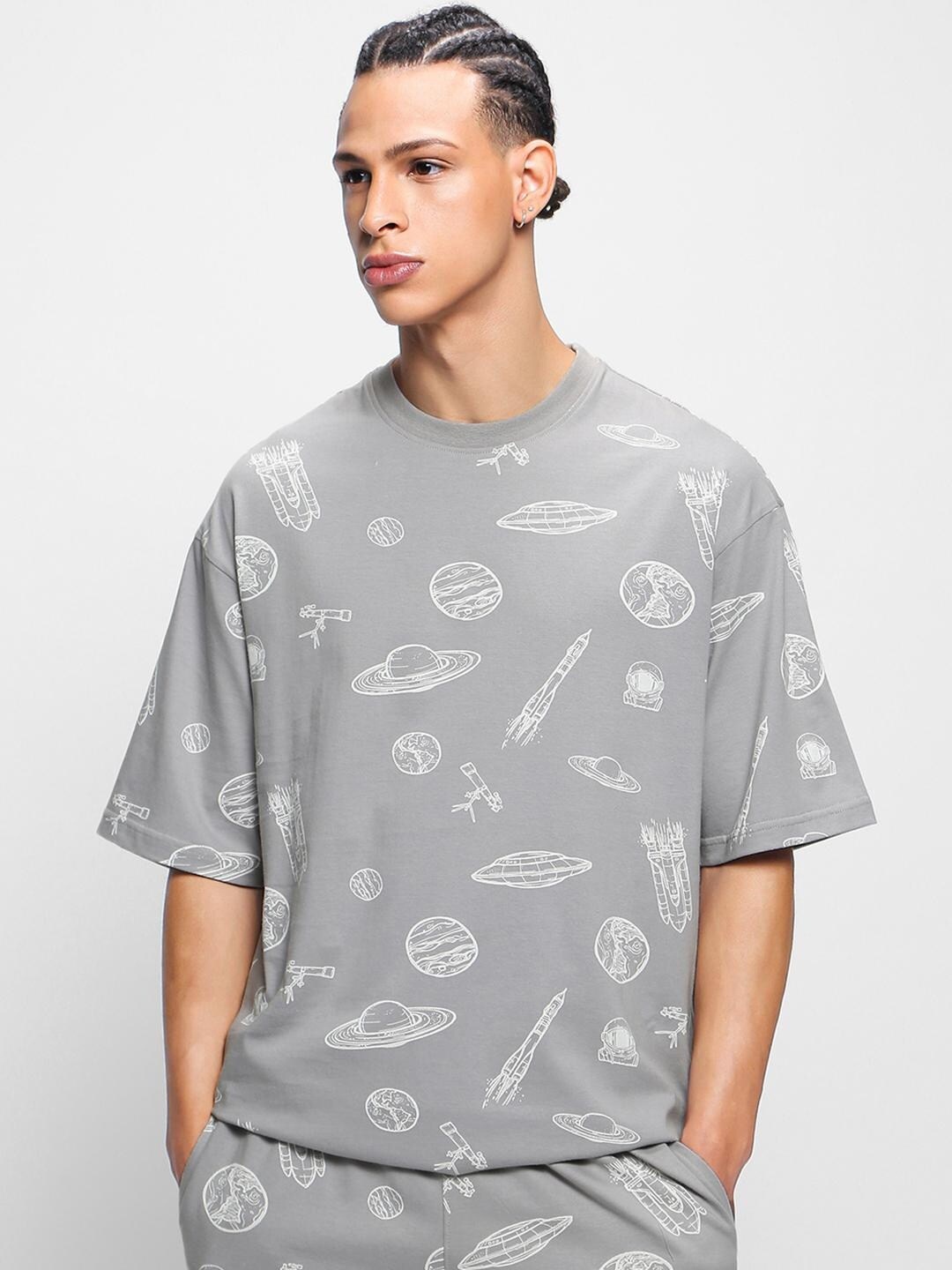 

Bewakoof Men Printed Drop-Shoulder Sleeves Loose T-shirt, Grey