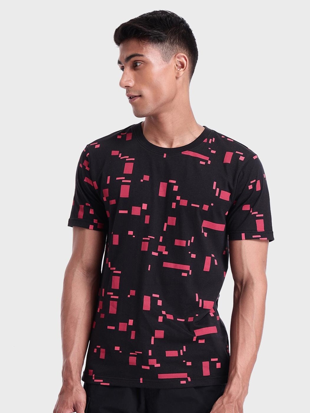 

Bewakoof Men Geometric Printed Cotton T-shirt, Black