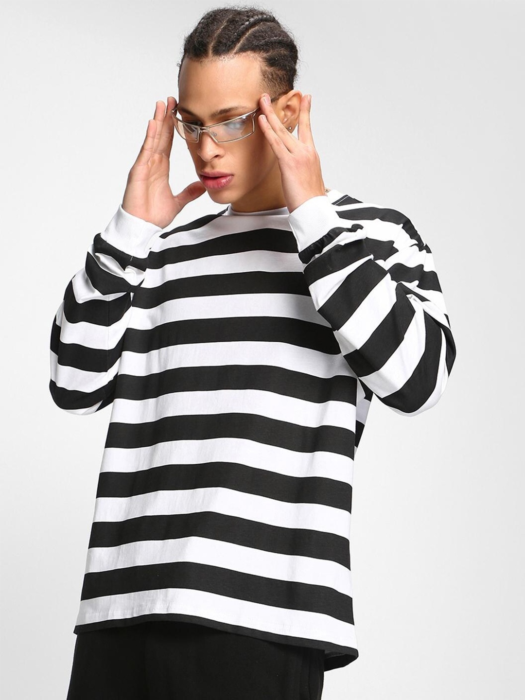 

Bewakoof Men Striped Drop-Shoulder Sleeves Oversize T-shirt, White