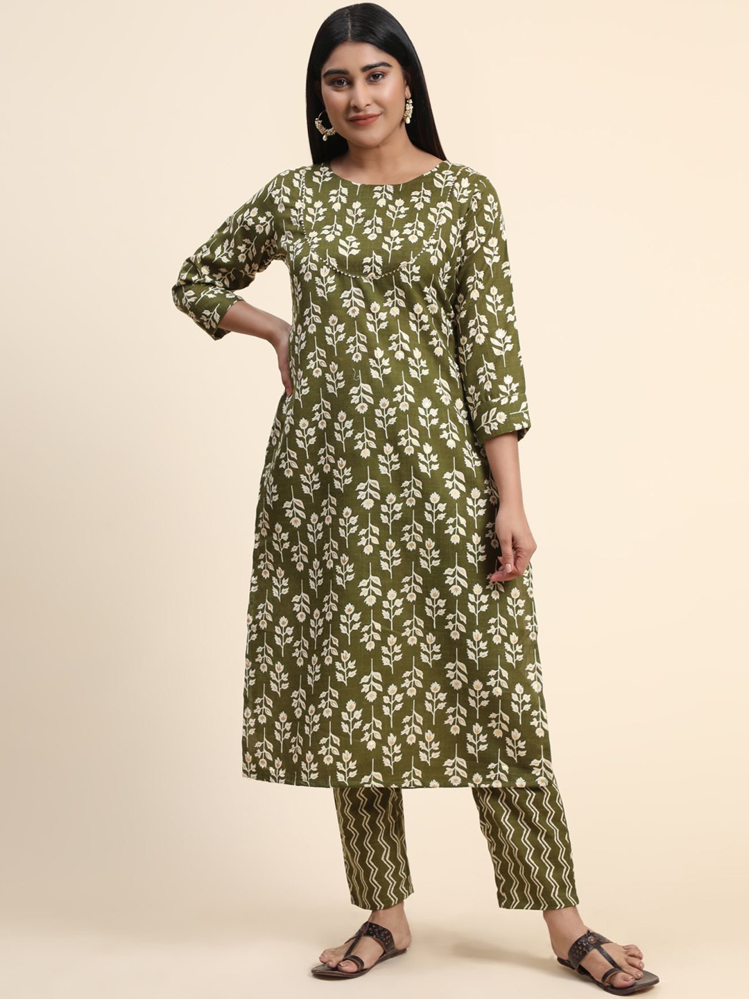 

KALINI Floral Printed Gotta Patti Kurta with Trousers, Green