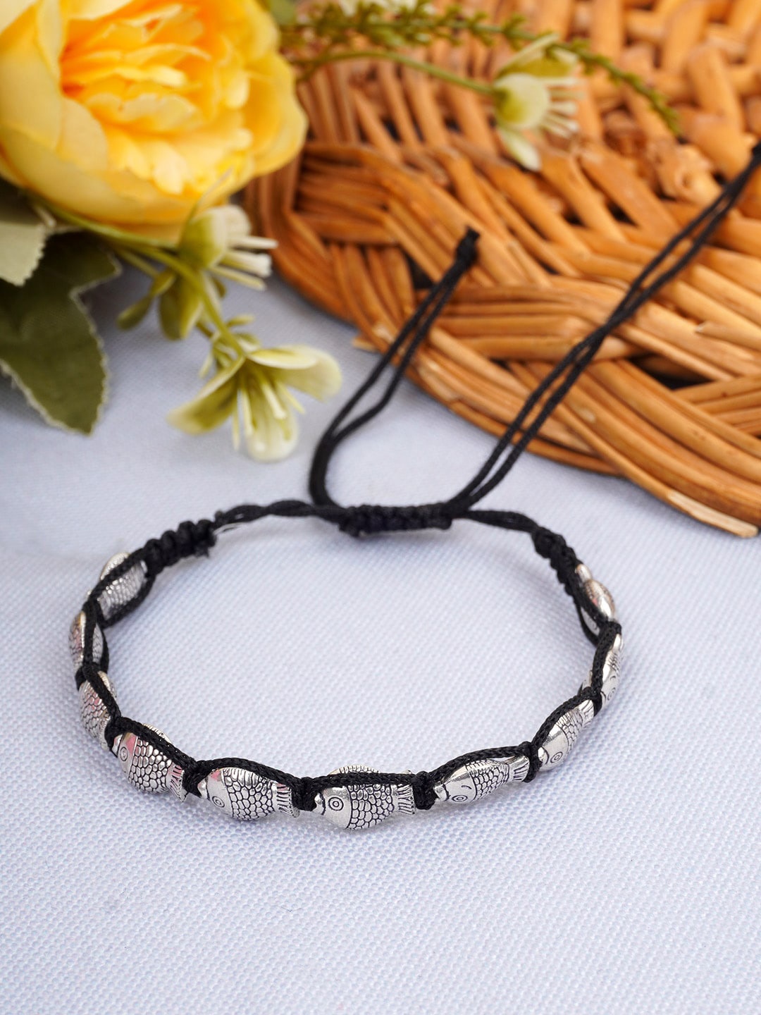 

Urmika Silver-Toned & Threaded Anklet