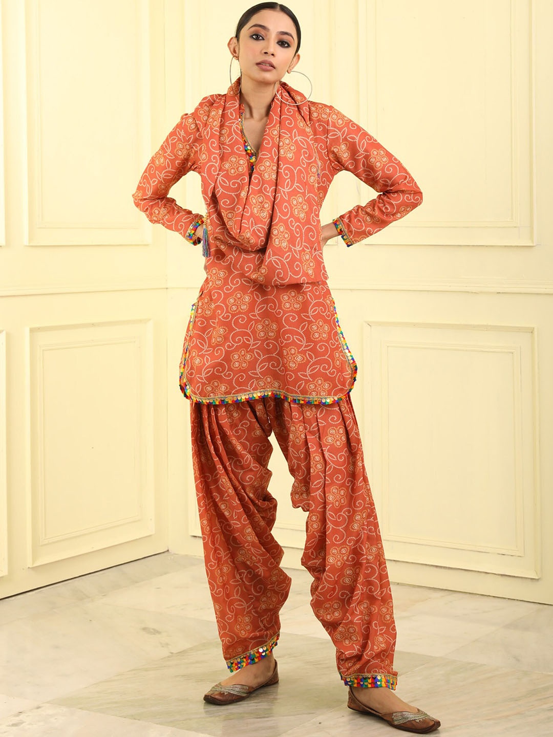 

BEATITUDE Bandhani Printed Sequinned Pure Cotton Kurti with Patiala & With Dupatta, Orange