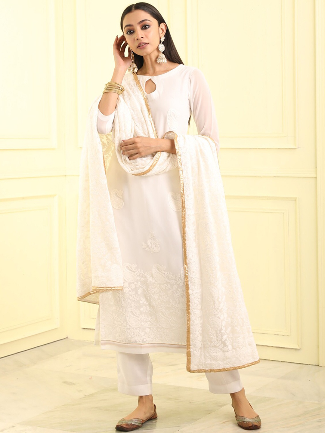 

BEATITUDE Ethnic Motifs Embroidered Chikankari Silk Blend Kurta Set, White