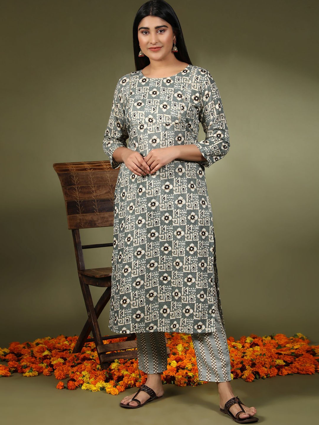 

KALINI Floral Printed Kurti with Trousers, Grey