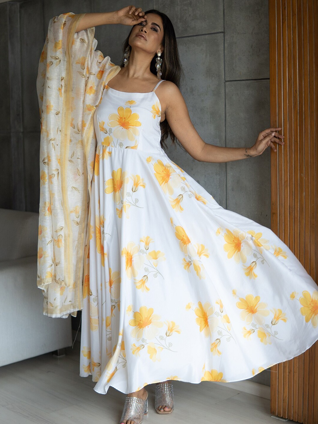 

Ambraee Women Floral Printed Anarkali Kurta With Dupatta, Yellow