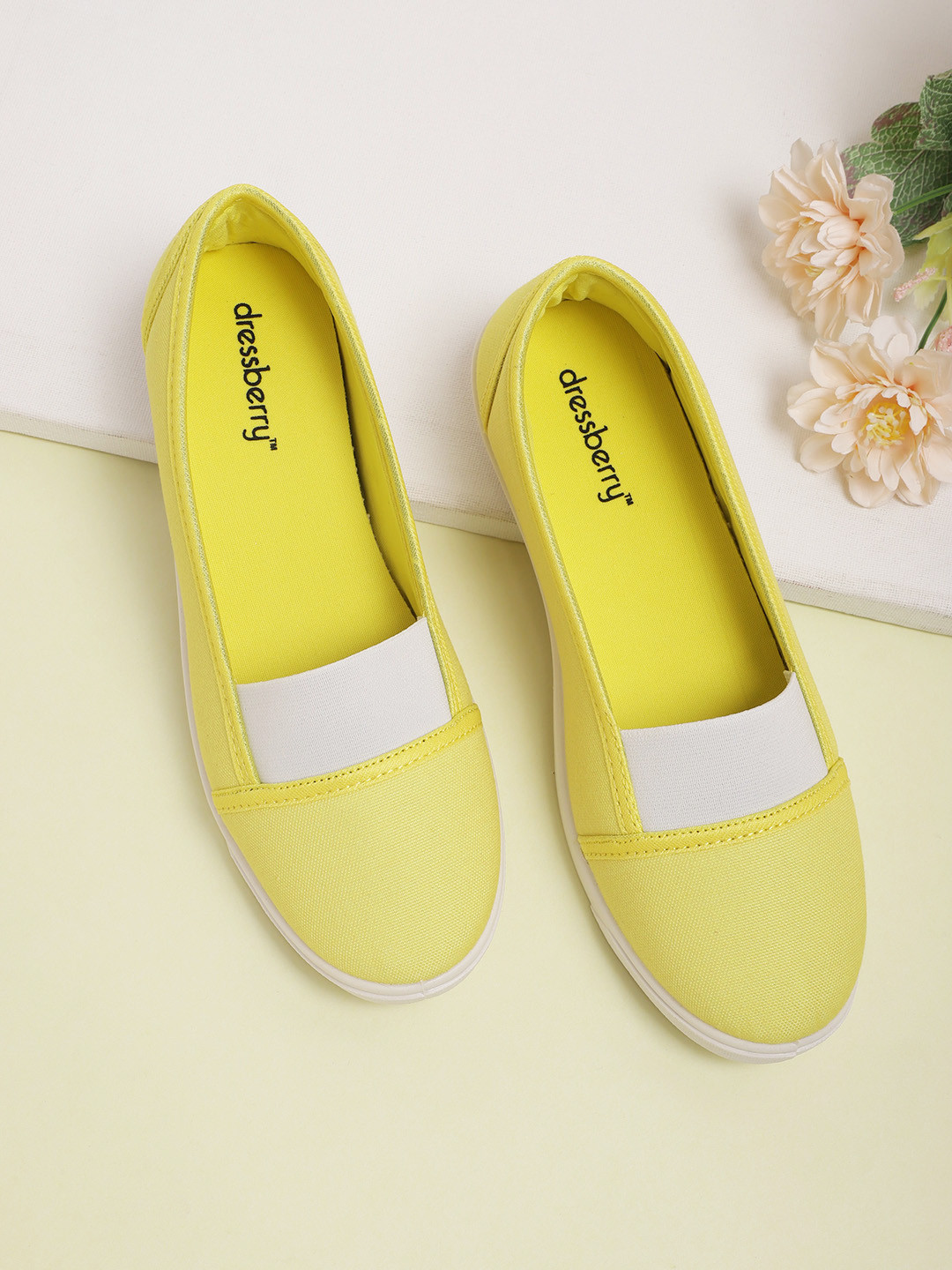 

DressBerry Women Colourblocked Slip-On Sneakers, Yellow