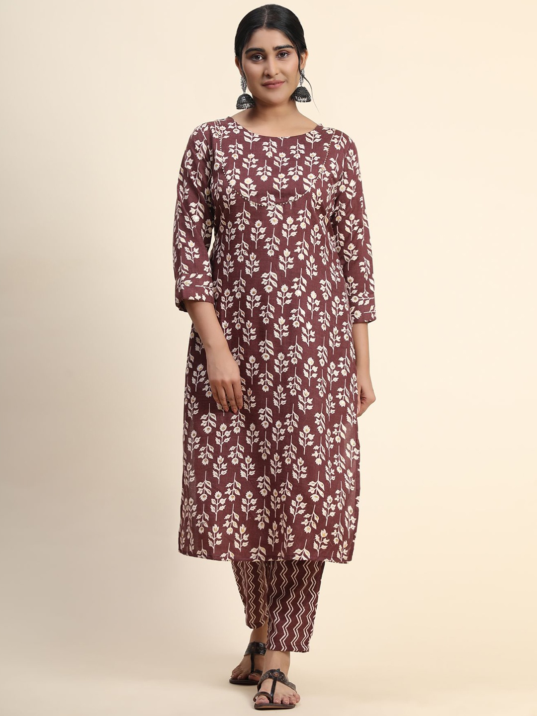 

KALINI Floral Printed Round Neck Kurta with Pyjamas, Maroon