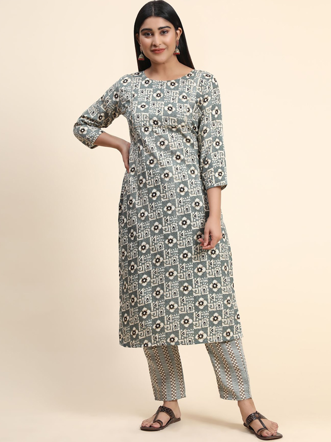 

KALINI Floral Printed Round Neck Kurta with Trousers, Grey