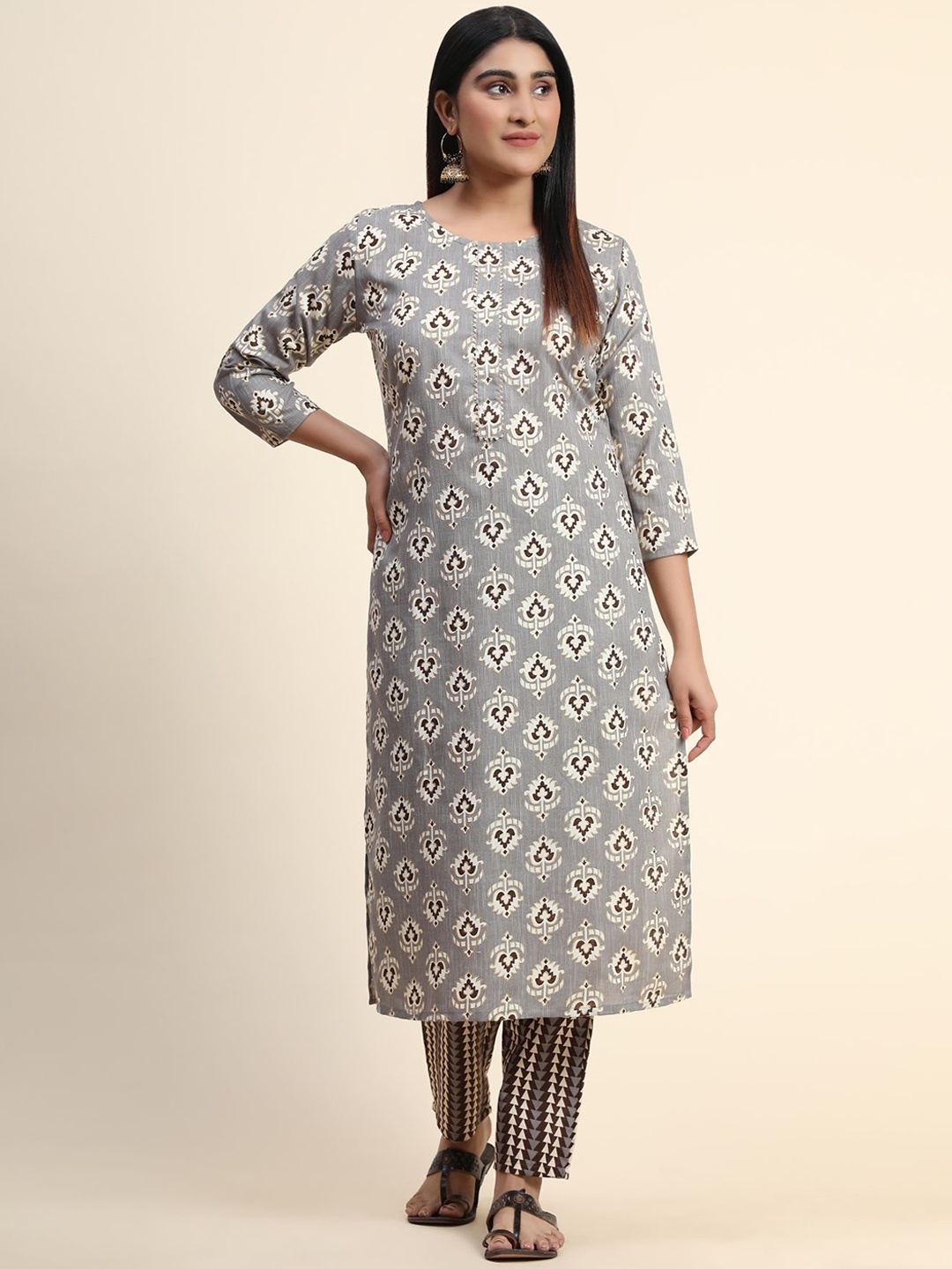 

KALINI Floral Printed Round Neck Kurta with Trousers, Grey